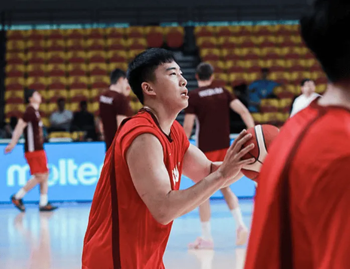 国际足联-王俊杰拿到18分14篮板，其中11个前场板、正负值+16全场最高